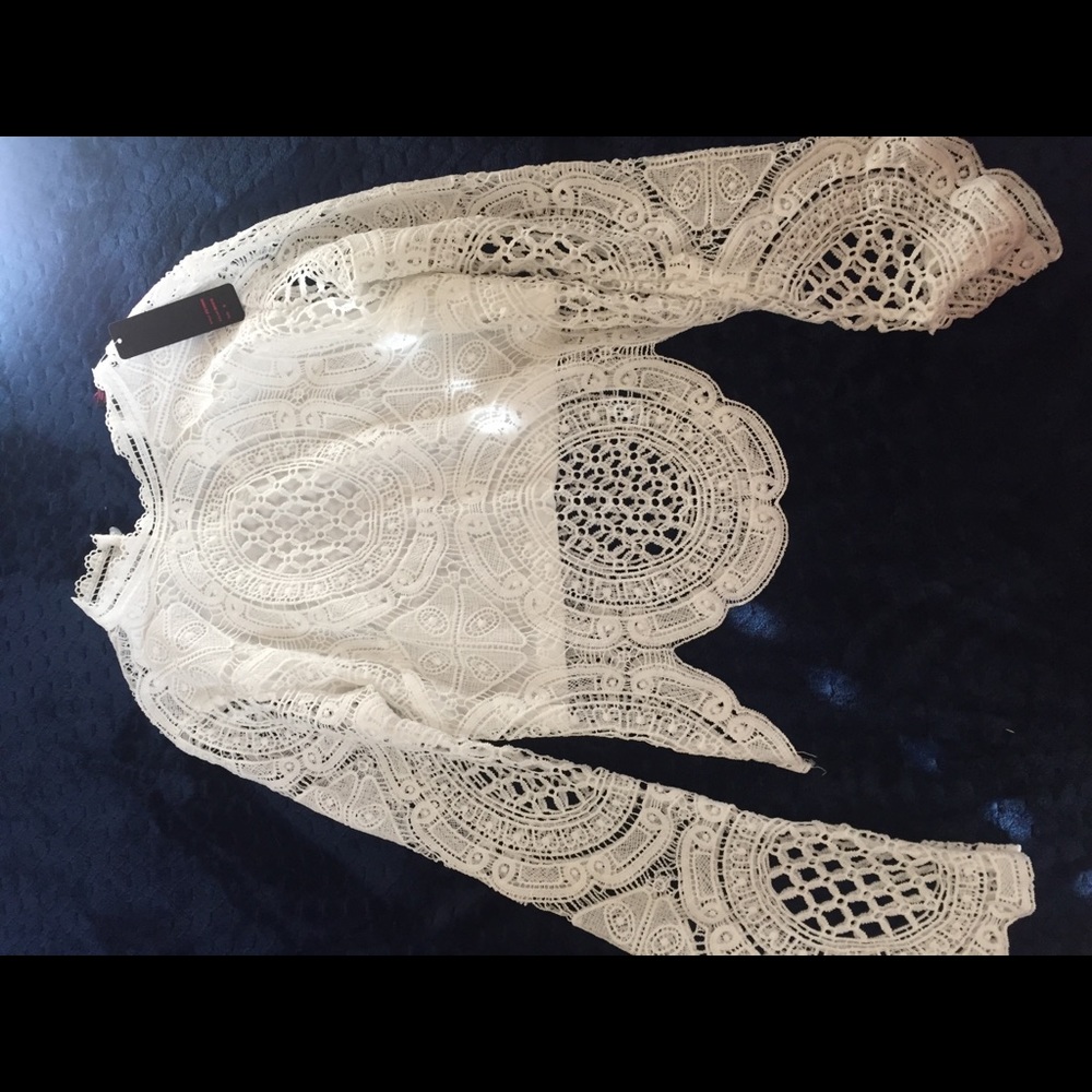White long sleeve crochet top